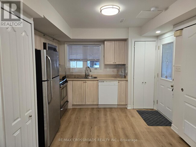 Building Photo - 2922 Bur Oak Ave