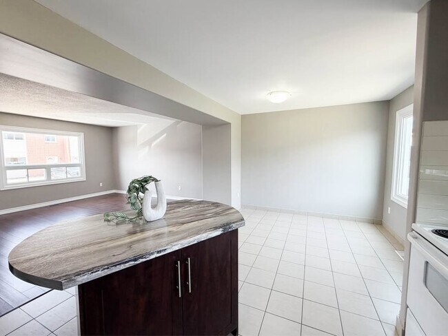 Photo du bâtiment - 1717 Lansing Ave