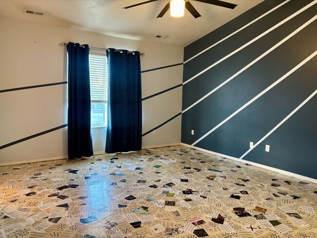 Building Photo - 3867 S Mitchell Cove