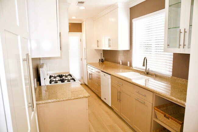 Building Photo - 721 Avenue A