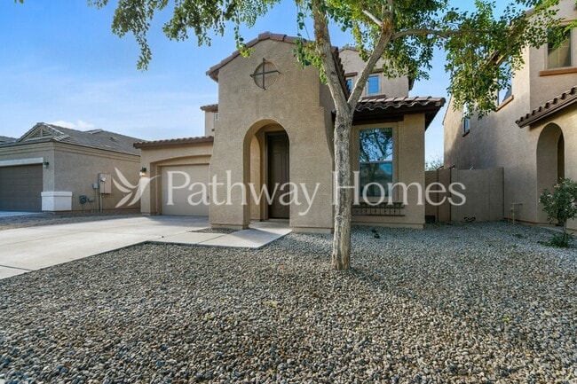 Building Photo - 2451 W Parkway Dr