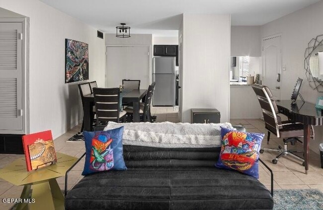 Building Photo - 351 Thunderbird Dr