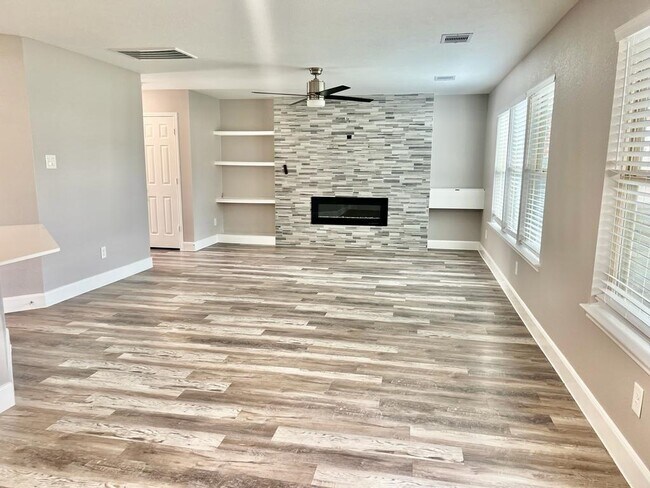 Building Photo - 25315 Queens Causeway Ln