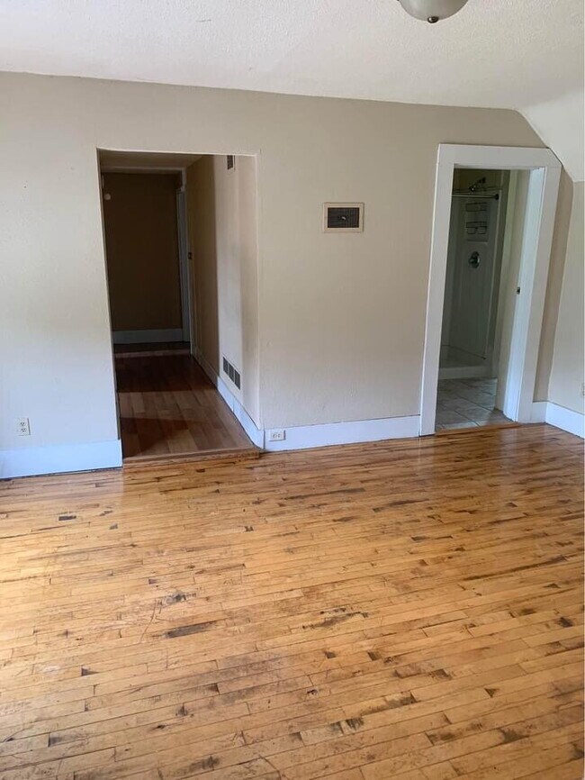 Foto del edificio - 3 Bedroom Student Rental Near UWEC