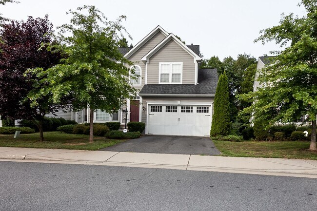 Foto del edificio - 616 Rainier Rd