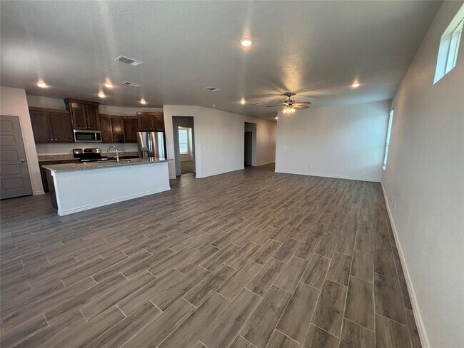 Building Photo - 725 Freedom Cir