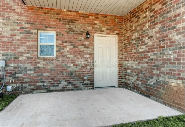 Foto del edificio - 145 Bruin Dr