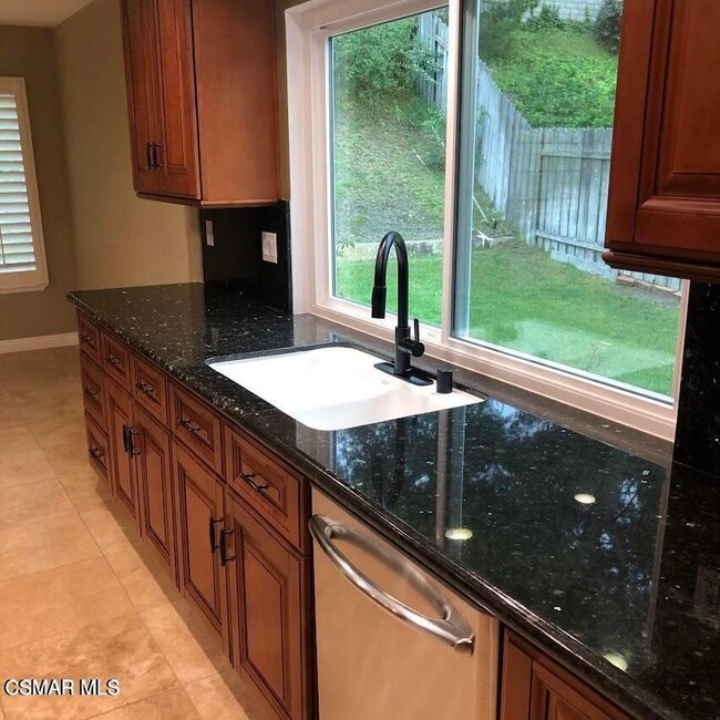 Building Photo - 436 Moondance St