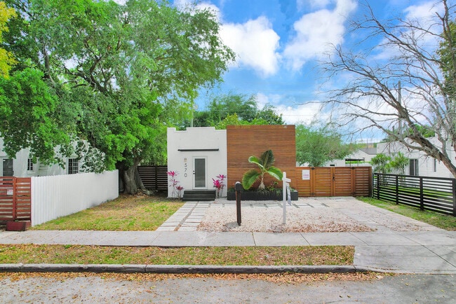 Building Photo - 570 NW 48th St