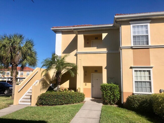 Foto del edificio - 2/2 condominium available now for annual lease