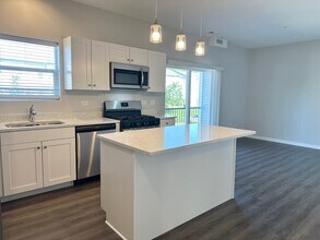 Building Photo - 853 E Main St