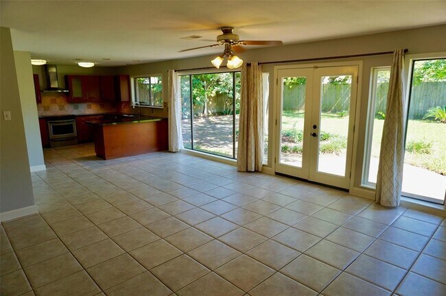 Foto del edificio - 9538 Meadowglen Ln