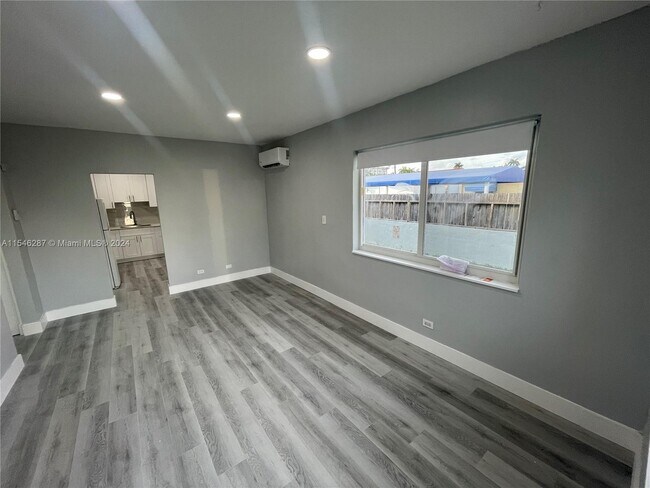 Building Photo - 668 NW 44th Ave