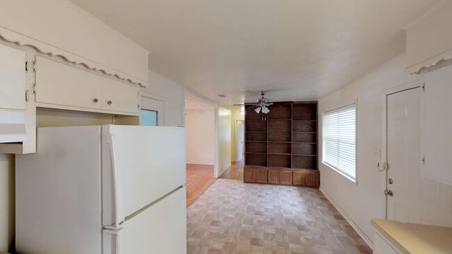 Foto del edificio - 3 Bedroom/2bath/2 Car Garage