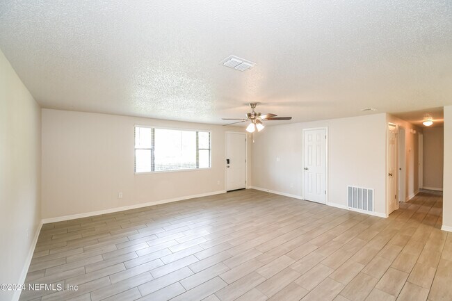 Foto del edificio - 2771 Winchester Ave
