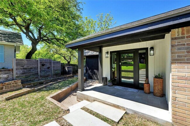 Building Photo - Twin Mesa Gem - Available Now!
