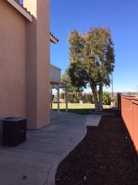 Building Photo - Montecito