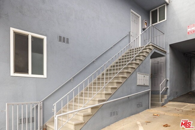 Foto del edificio - 161 W Channel Rd