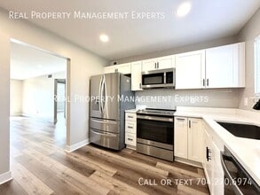 Building Photo - 3021 Heathstead Place