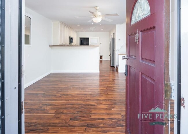 Building Photo - 424 Woodlawn Ave D