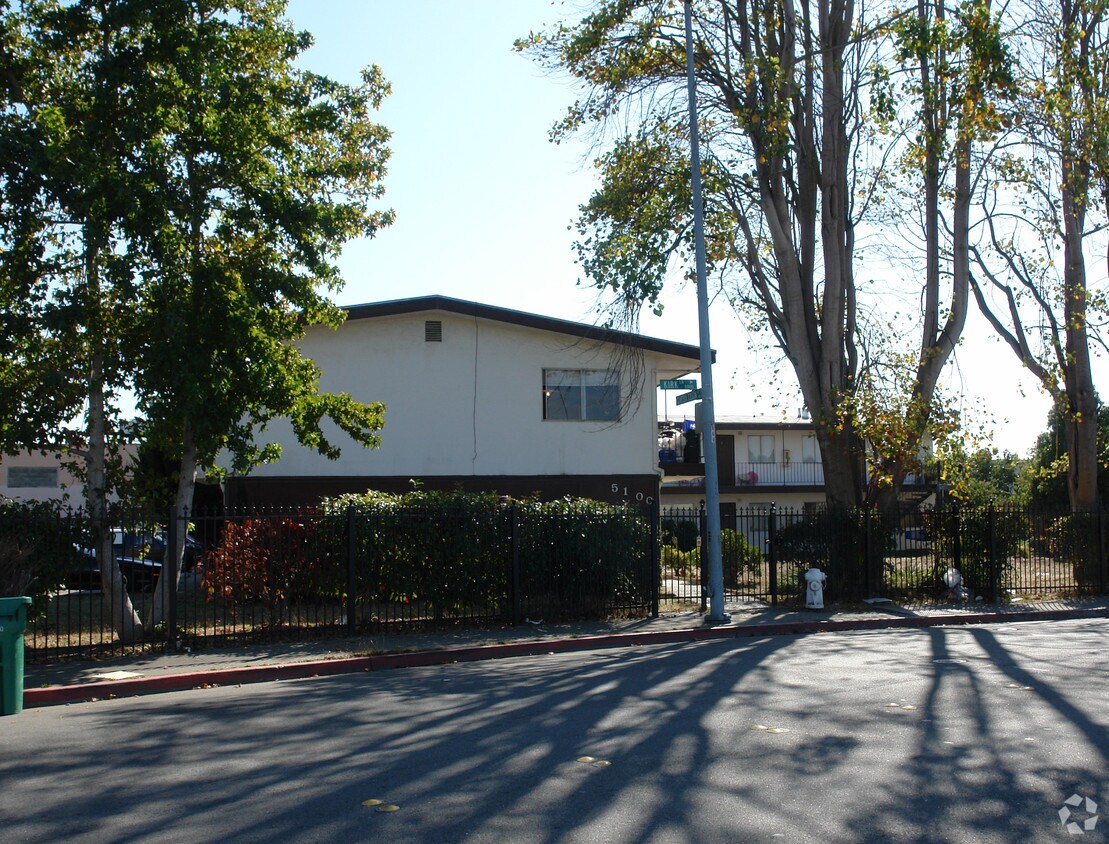 Foto del edificio - 5100 Kirk Ln