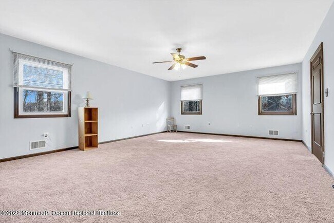 Building Photo - 1097 Lakewood Farmingdale Rd