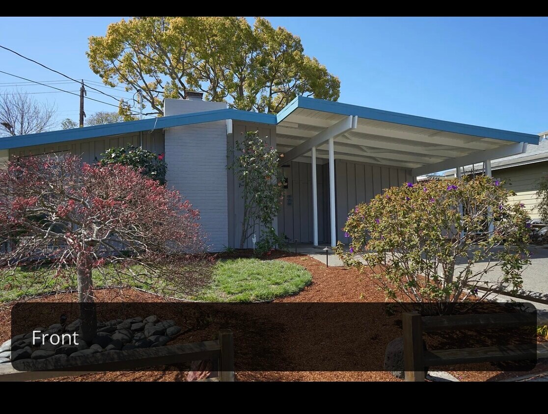 Primary Photo - 525 Wisteria Way
