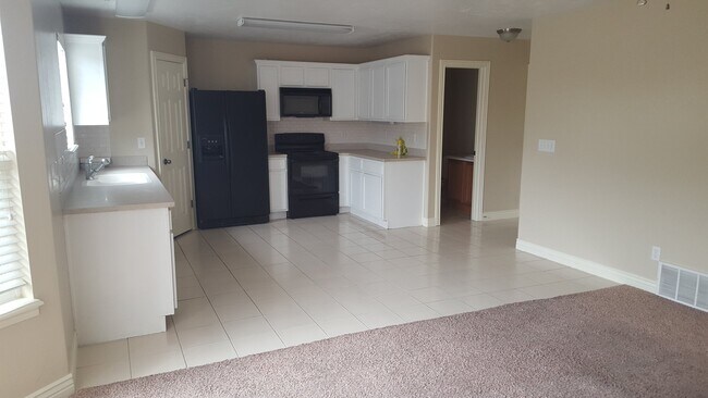 Building Photo - 152 S 1100 W