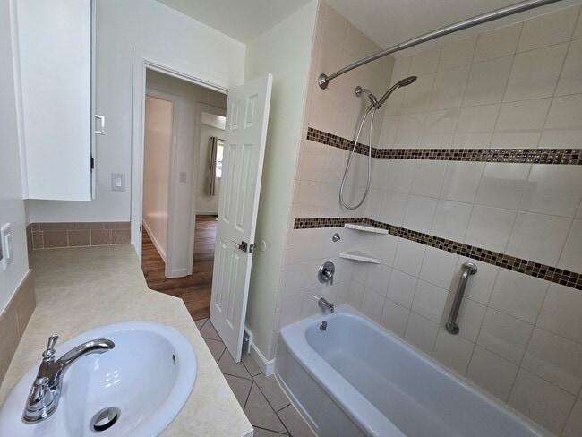 Building Photo - 1348 W 29th St