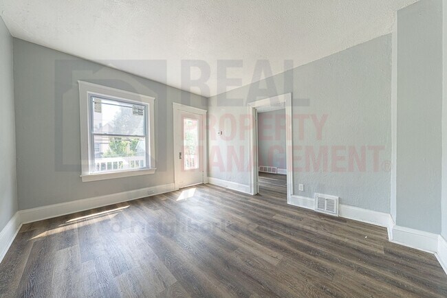 Foto del edificio - 2040 W 103rd St