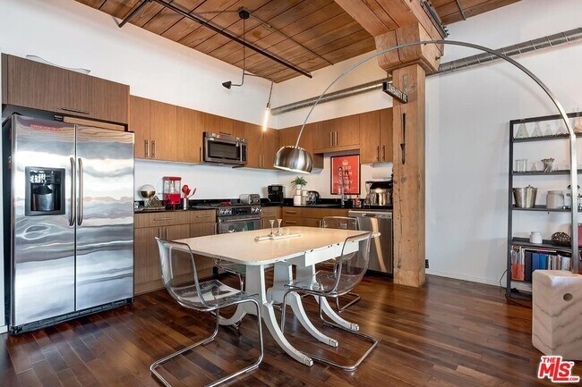 Foto del edificio - 530 S Hewitt St