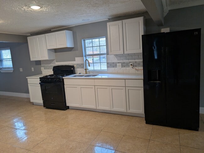 Building Photo - 1322 N Brents Ave