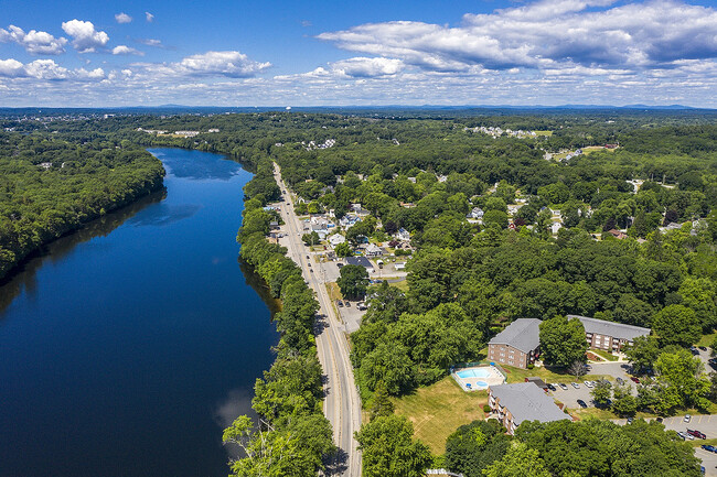 Spruce Knoll y el río Merrimack - Spruce Knoll