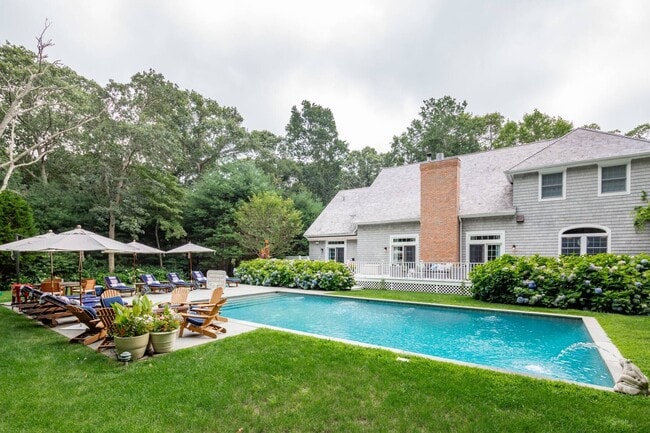 Building Photo - 6 Old School House Ln