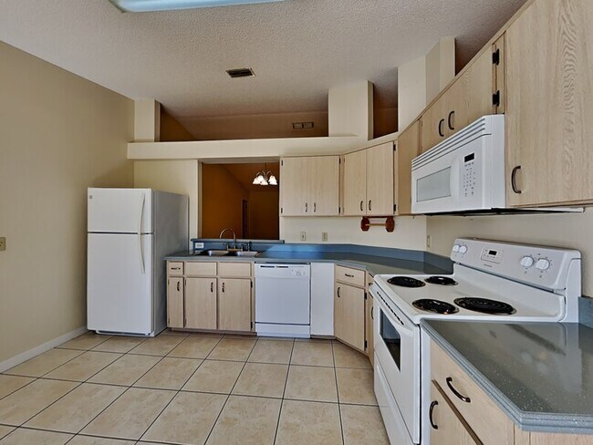 Building Photo - 2772 Sweet Springs St