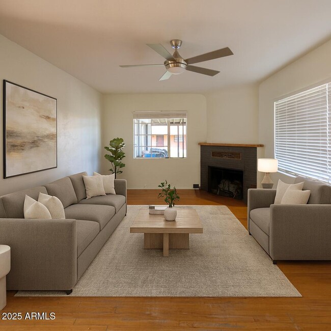 Building Photo - 5109 E Oak St