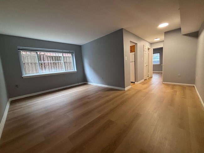 Building Photo - 1621 1st St NW