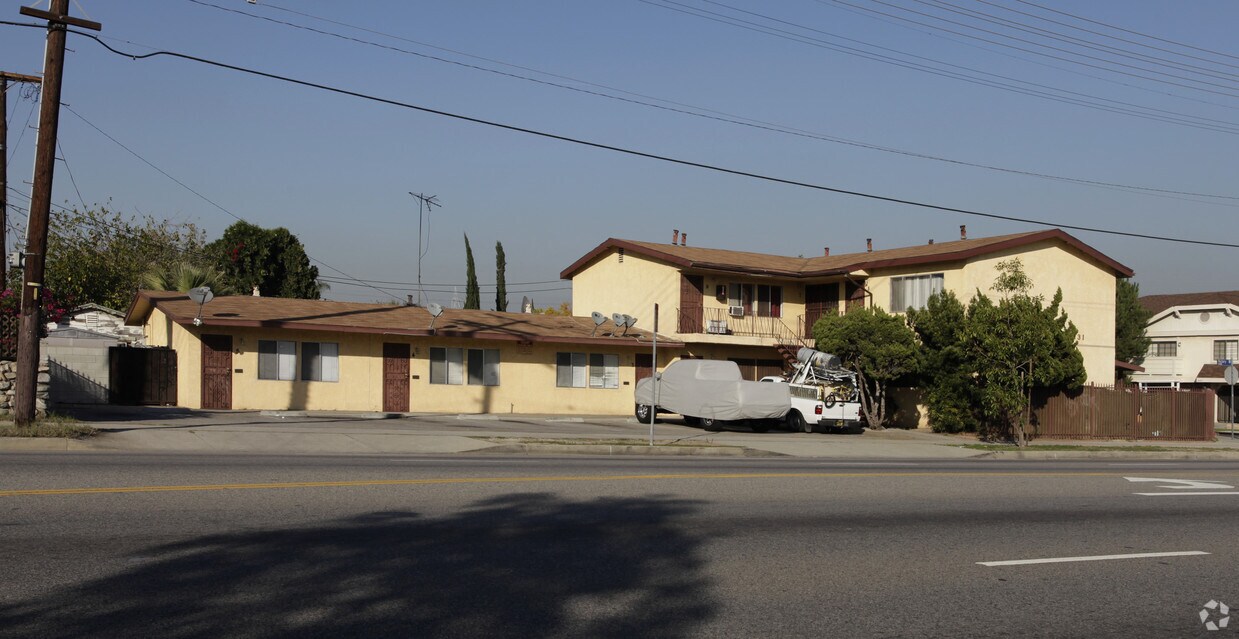 Primary Photo - 11431 Victory Blvd