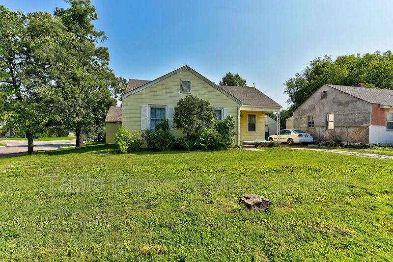 Primary Photo - 3841 NW 27th St