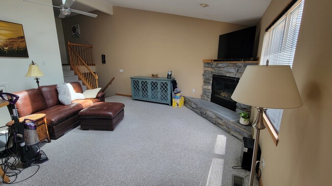 Foto del edificio - 425 Dunridge Ct