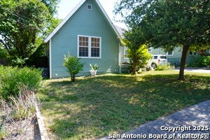 Foto del edificio - 419 W Lullwood Ave