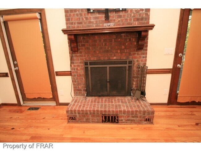 Building Photo - LAKE SHORES