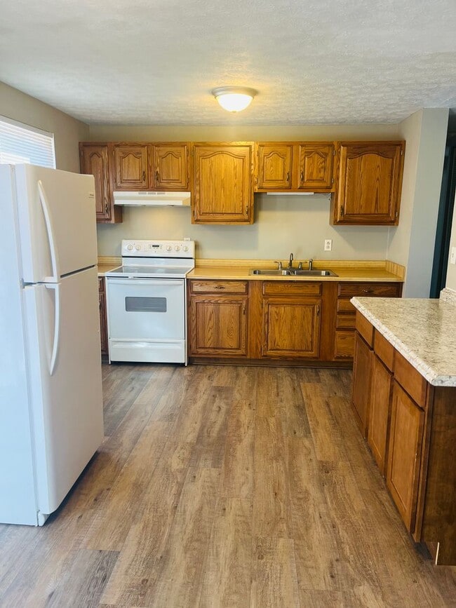 Foto del edificio - Hillview 3BR with Finished Basement & Big ...