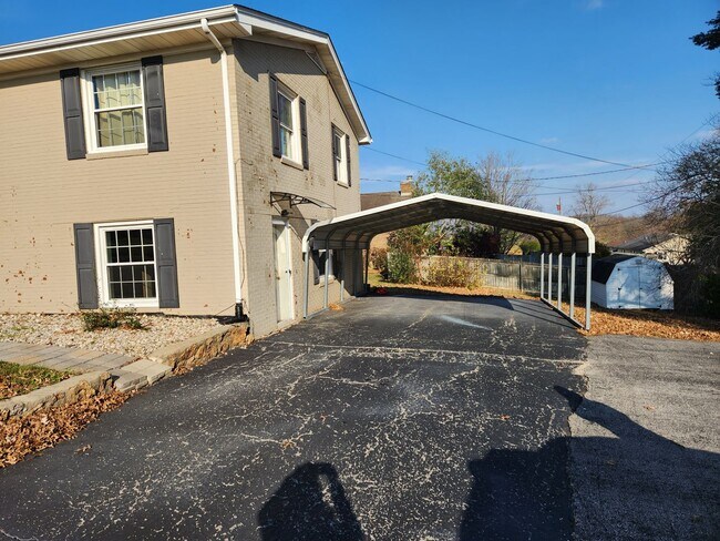 Building Photo - 104 Linwood Dr