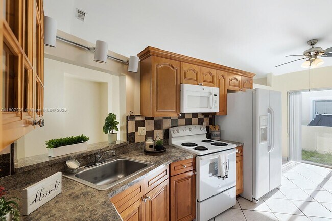 Foto del edificio - 20770 NW 1st St