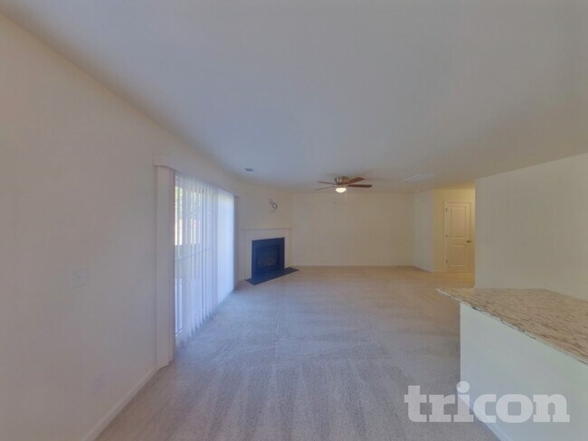 Building Photo - 1073 Crescent Moon Lp