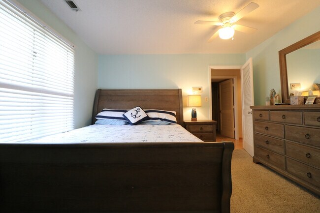 Building Photo - Beautiful  3-Story North End Seasonal Rent...