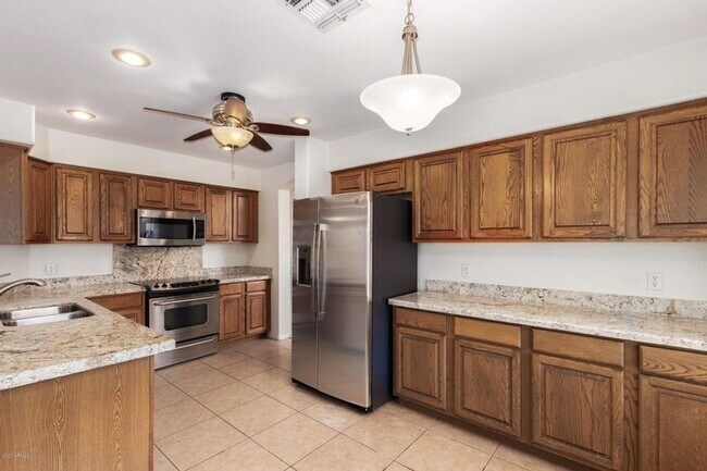 Foto del edificio - COMING SOON!! Lovely 3 Bedroom / 3 Bath  South Chandler Area Home!