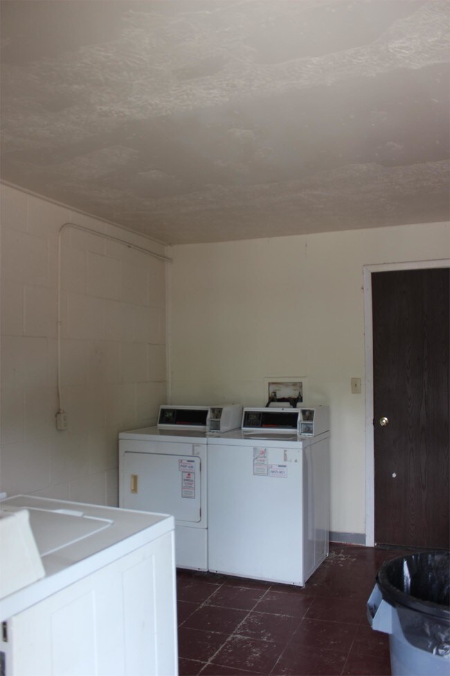 Foto del edificio - 1300 Brimfield Dr