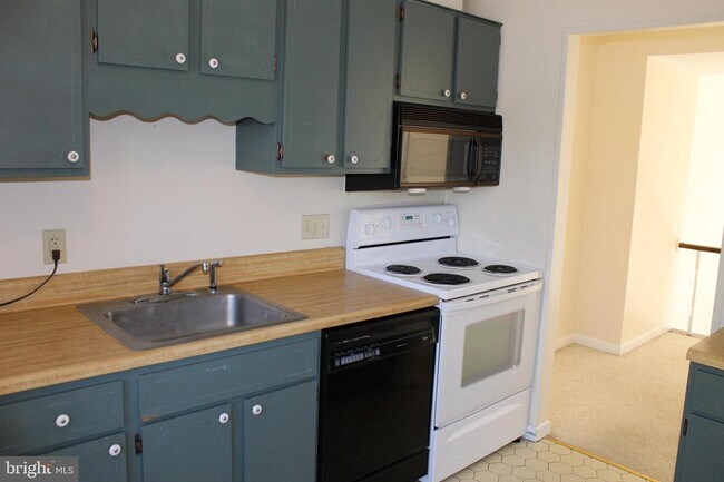 Foto del edificio - 18 Meadow Dr